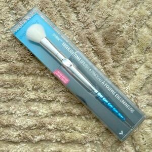 Wet n Wild: Unicorn Glow Proline Highlighting Brush: Limited Edition: Brand New!